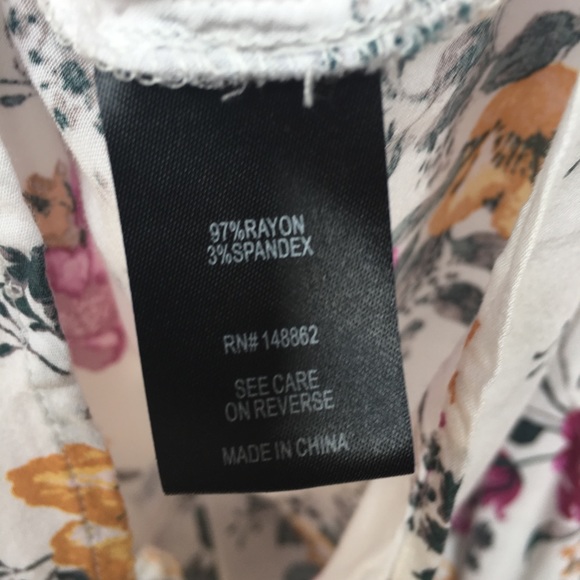 Torrid floral print pin tuck button long sleeve 1x - Picture 10 of 10